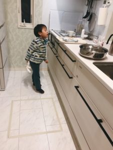 お手伝い　皿洗い　子育て　３歳　４歳　幼稚園　男の子　整理　収納